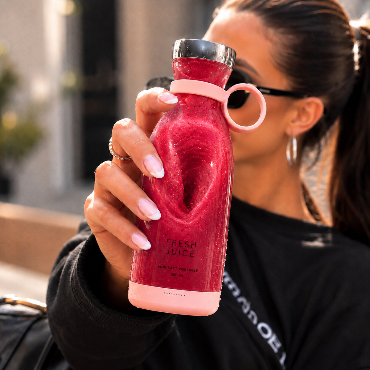 Le seul blender qui mixe [[ET]] qui garde ton smoothie glacé.